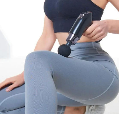 La machine de vibration de massage corporel est parfaite pour les athlètes et la récupération musculaire.