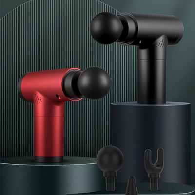 Un pistolet de massage à vibration à 4 têtes pratique pour la relaxation musculaire et la performance sportive