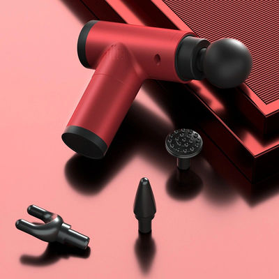 Un pistolet de massage à vibration à 4 têtes pratique pour la relaxation musculaire et la performance sportive