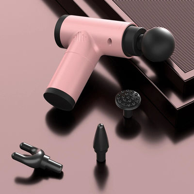 Un pistolet de massage à vibration à 4 têtes pratique pour la relaxation musculaire et la performance sportive